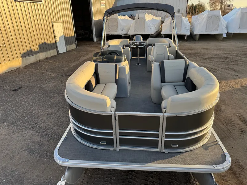 Slide: The Image of Sylvan Mirage 822 LZ Pontoon 2020 - 12