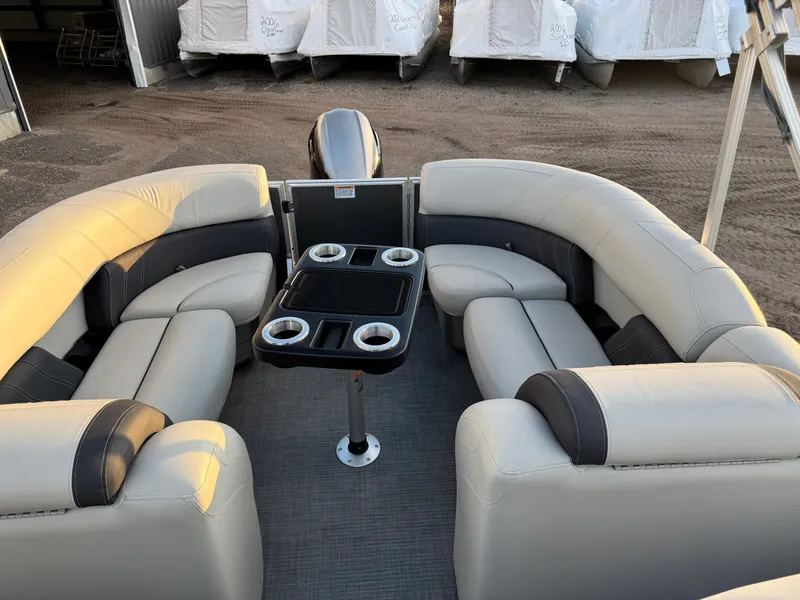 Slide: The Image of Sylvan Mirage 822 LZ Pontoon 2020 - 19