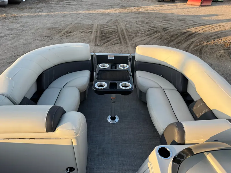 Slide: The Image of Sylvan Mirage 822 LZ Pontoon 2020 - 21