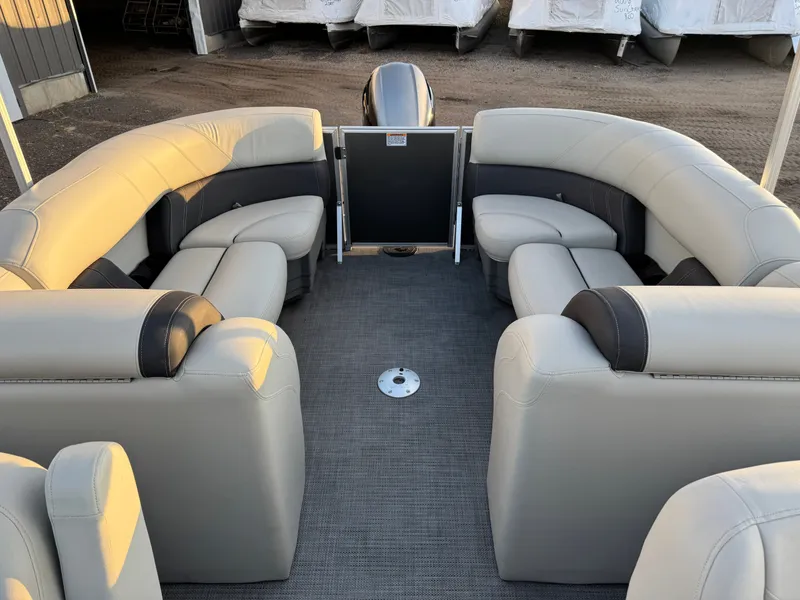 Slide: The Image of Sylvan Mirage 822 LZ Pontoon 2020 - 22