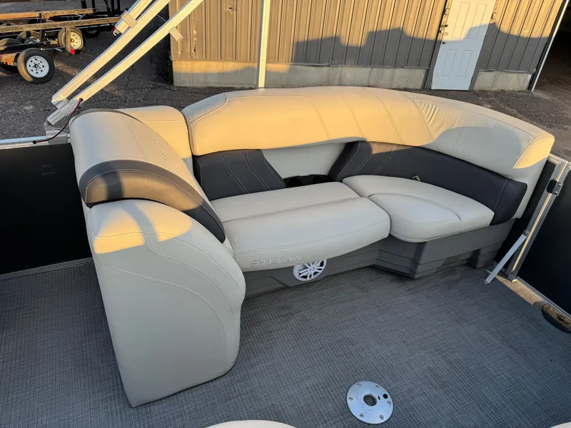 Slide: The Image of Sylvan Mirage 822 LZ Pontoon 2020 - 23