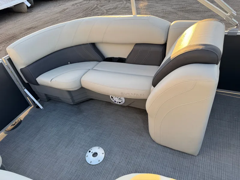 Slide: The Image of Sylvan Mirage 822 LZ Pontoon 2020 - 25