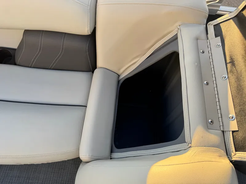 Slide: The Image of Sylvan Mirage 822 LZ Pontoon 2020 - 26