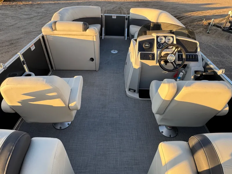 Slide: The Image of Sylvan Mirage 822 LZ Pontoon 2020 - 28