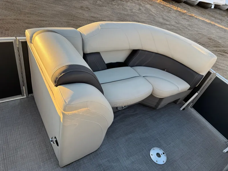 Slide: The Image of Sylvan Mirage 822 LZ Pontoon 2020 - 29