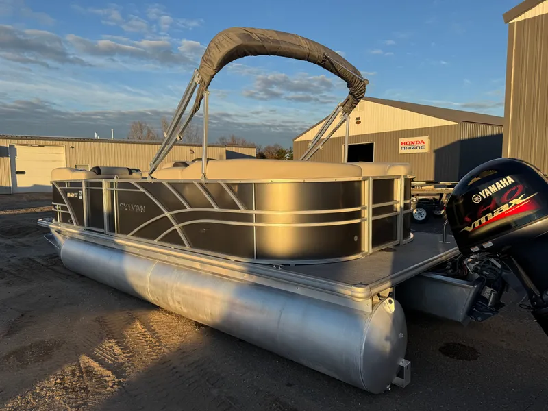 Slide: The Image of Sylvan Mirage 822 LZ Pontoon 2020 - 3