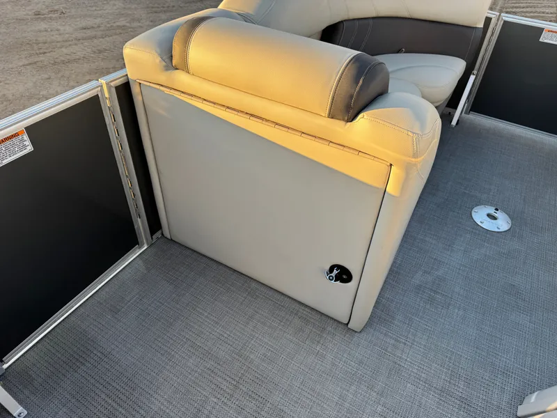 Slide: The Image of Sylvan Mirage 822 LZ Pontoon 2020 - 31