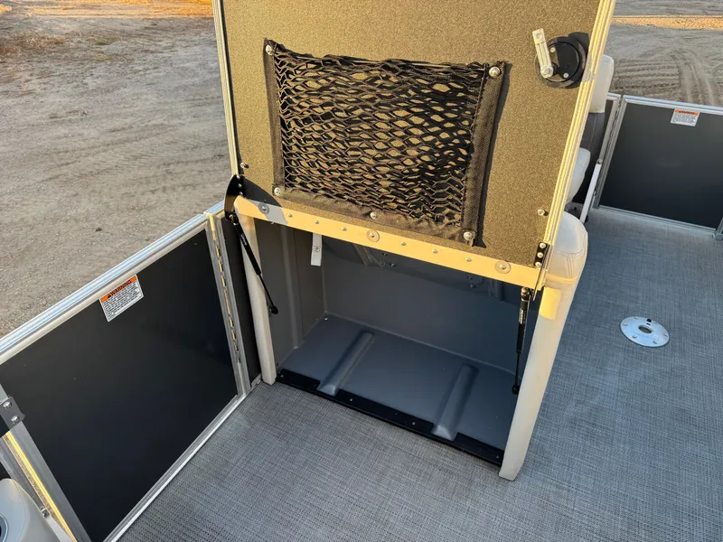 Slide: The Image of Sylvan Mirage 822 LZ Pontoon 2020 - 32