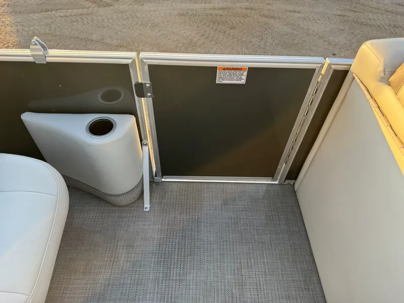 Slide: The Image of Sylvan Mirage 822 LZ Pontoon 2020 - 33