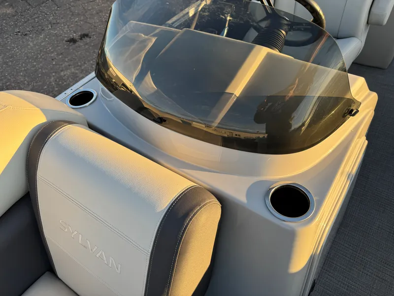 Slide: The Image of Sylvan Mirage 822 LZ Pontoon 2020 - 37