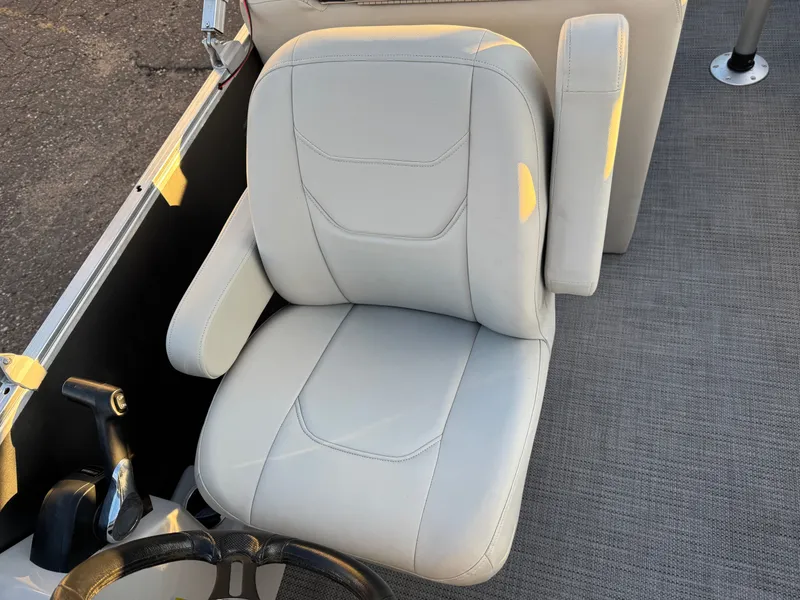 Slide: The Image of Sylvan Mirage 822 LZ Pontoon 2020 - 39