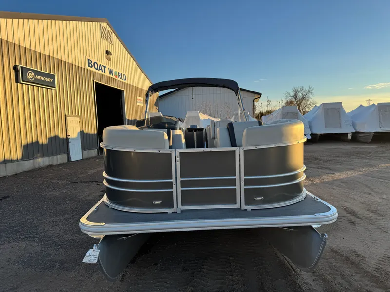 Slide: The Image of Sylvan Mirage 822 LZ Pontoon 2020 - 48