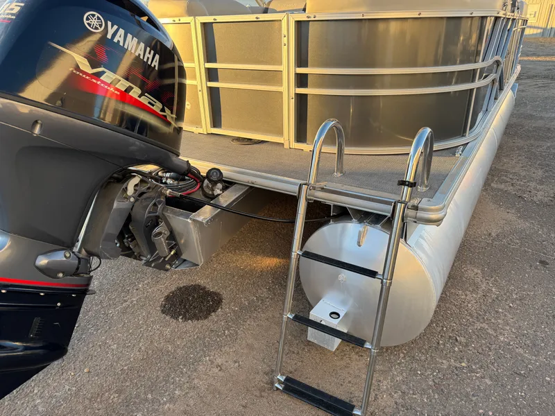 Slide: The Image of Sylvan Mirage 822 LZ Pontoon 2020 - 7