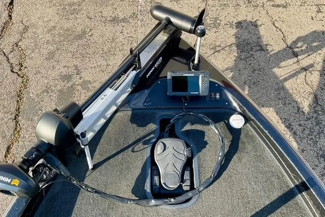 Slide: The Image of 2008 Ranger 188 VX boat deck with fishfinder and trolling motor. - 16