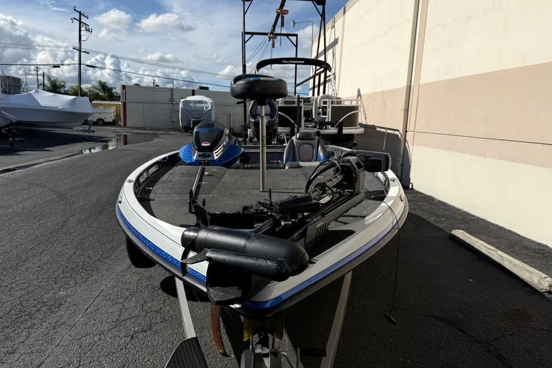 Slide: The Image of 2017 Ranger Z520 Comanche boat parked outdoors, showcasing its sleek design and equipment. - 5