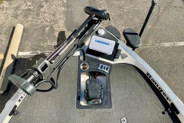 Slide: The Image of 2020 Ranger Z520L boat deck with Lowrance electronics and trolling motor. - 17