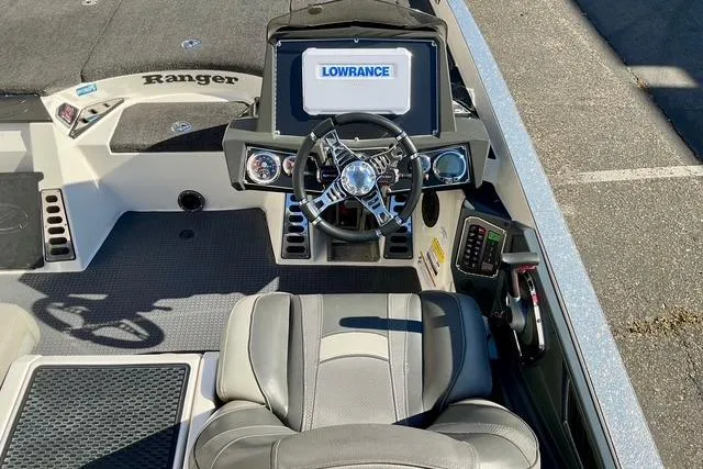 Slide: The Image of 2020 Ranger Z520L boat cockpit with Lowrance display and steering wheel. - 18