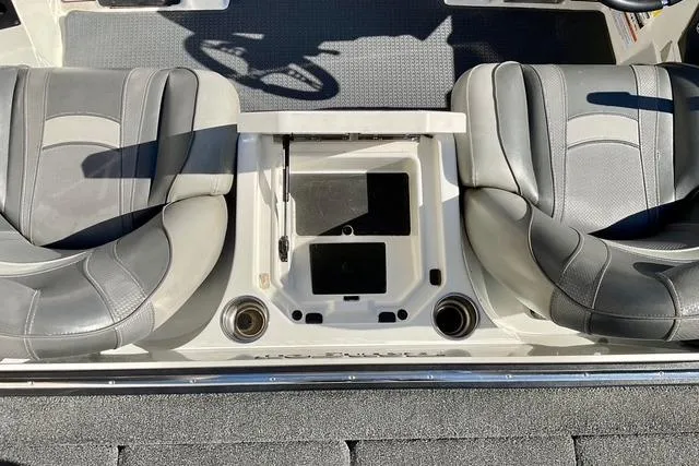 Slide: The Image of 2020 Ranger Z520L boat interior with dual seats and central console. - 7