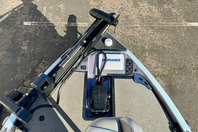 Slide: The Image of 2015 Ranger Z518 Comanche boat with Lowrance fishfinder and trolling motor on deck. - 16