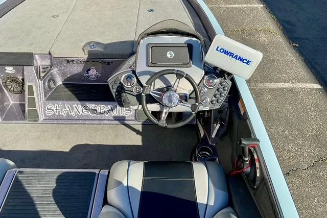 Slide: The Image of 2015 Ranger Z518 Comanche boat cockpit with steering wheel and Lowrance fishfinder. - 18