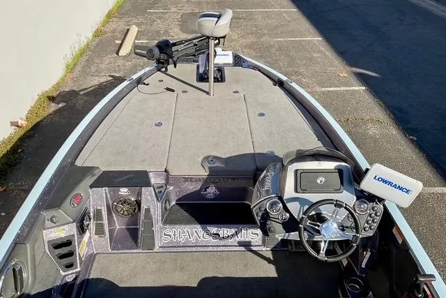 Slide: The Image of 2015 Ranger Z518 Comanche fishing boat with Lowrance electronics and trolling motor. - 19