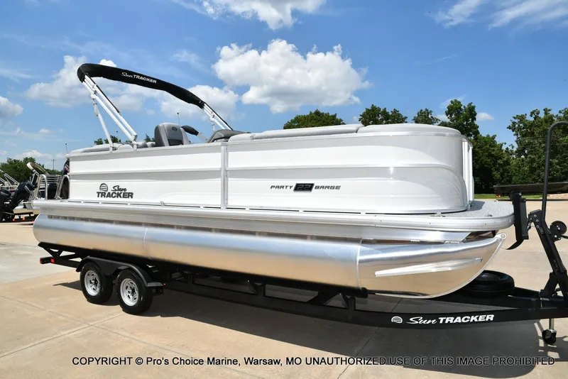 Slide: The Image of Sun Tracker Party Barge 22 DLX w/150 Mercury 4 Stroke 2026 - 70