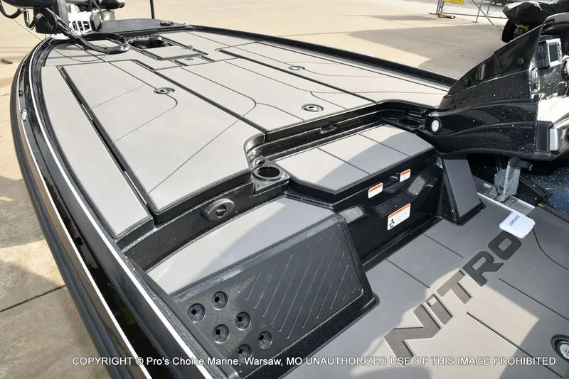 Slide: The Image of Nitro Z20 XL Traction Mat Interior 2026 - 16