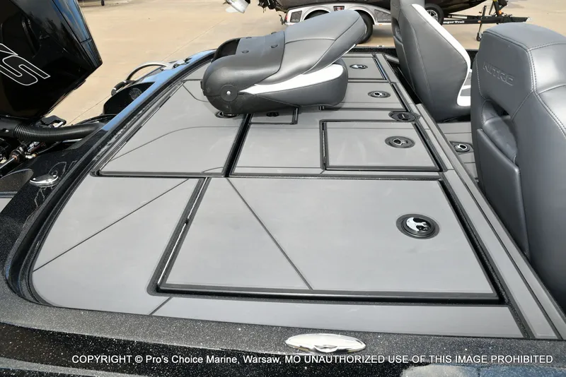 Slide: The Image of Nitro Z20 XL Traction Mat Interior 2026 - 36