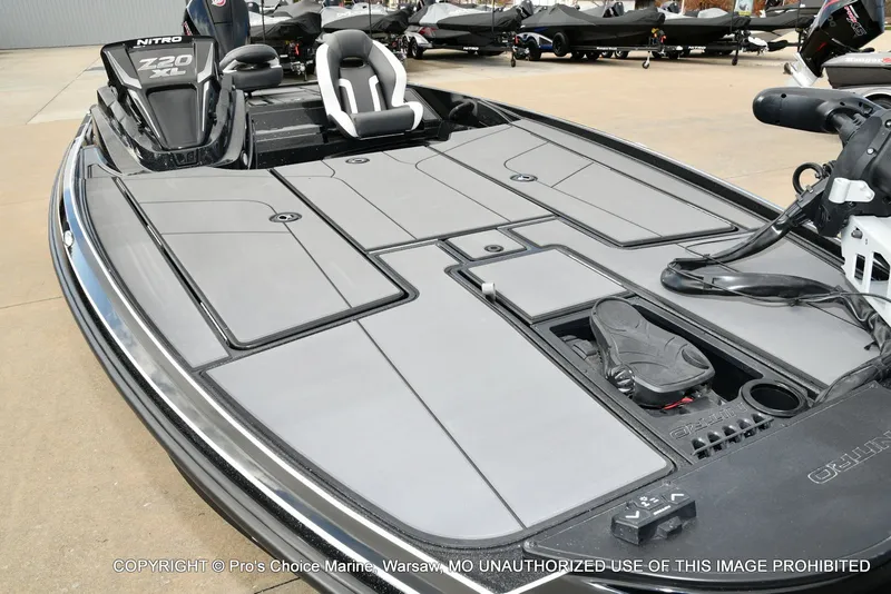 Slide: The Image of Nitro Z20 XL Traction Mat Interior 2026 - 4