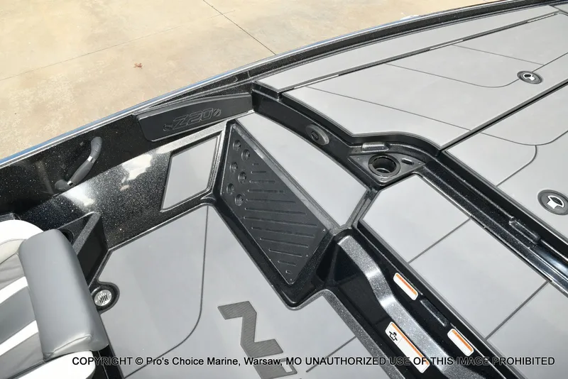Slide: The Image of Nitro Z20 XL Traction Mat Interior 2026 - 45