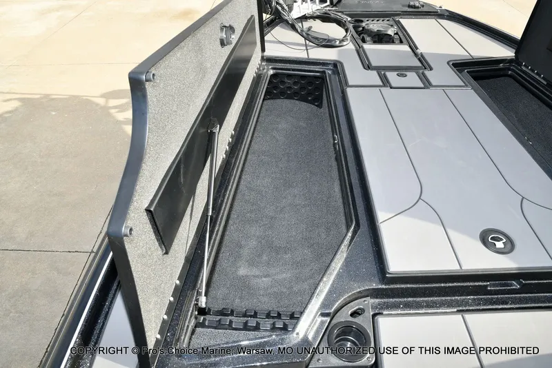 Slide: The Image of Nitro Z20 XL Traction Mat Interior 2026 - 57