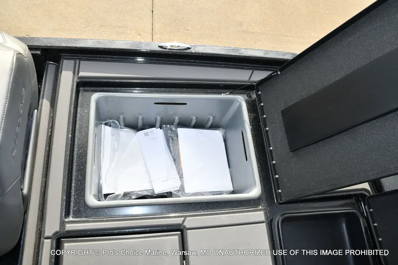 Slide: The Image of Nitro Z20 XL Traction Mat Interior 2026 - 63