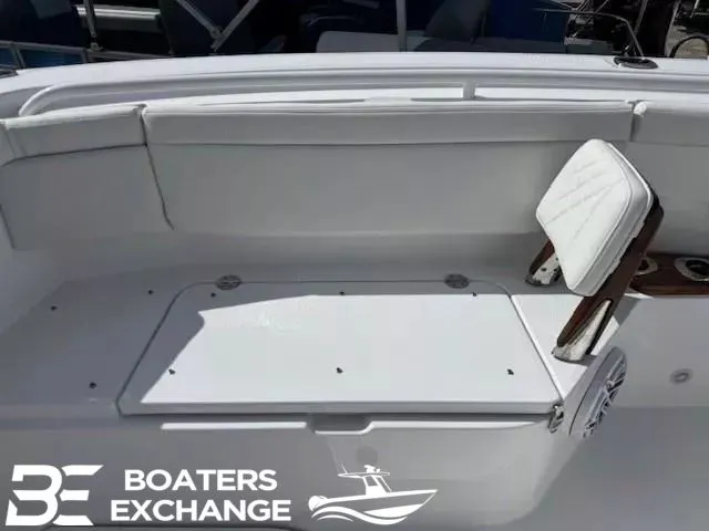 Slide: The Image of Everglades 395 Center Console 2026 - 14