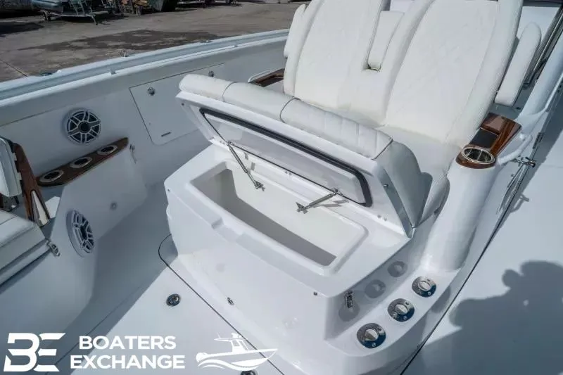 Slide: The Image of Everglades 395 Center Console 2026 - 23