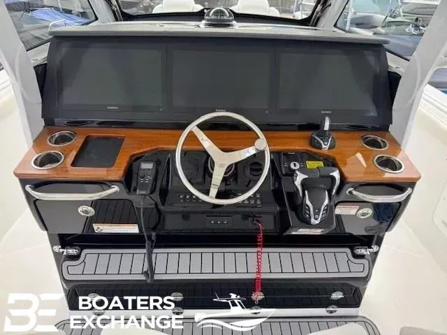 Slide: The Image of Everglades 395 Center Console 2026 - 6