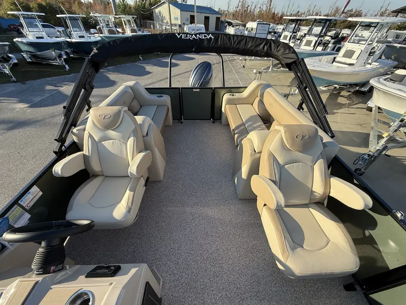 Slide: The Image of Veranda Vista View Series X22RC-TRITOON-150HP 2026 - 7