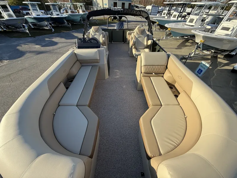 Slide: The Image of Veranda Vista View Series X22RC-TRITOON-150HP 2026 - 8