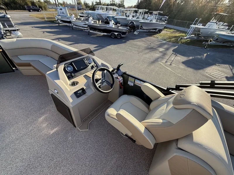 Slide: The Image of Veranda Vista View Series X22RC TRITOON 2026 - 10