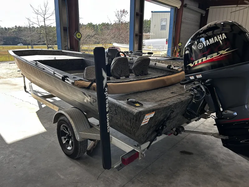 Slide: The Image of Xpress Xplorer Bass Series XP200 2020 - 6