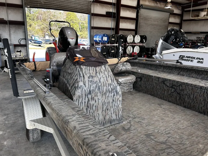 Slide: The Image of Xpress Xplorer Bass Series XP200 2020 - 9