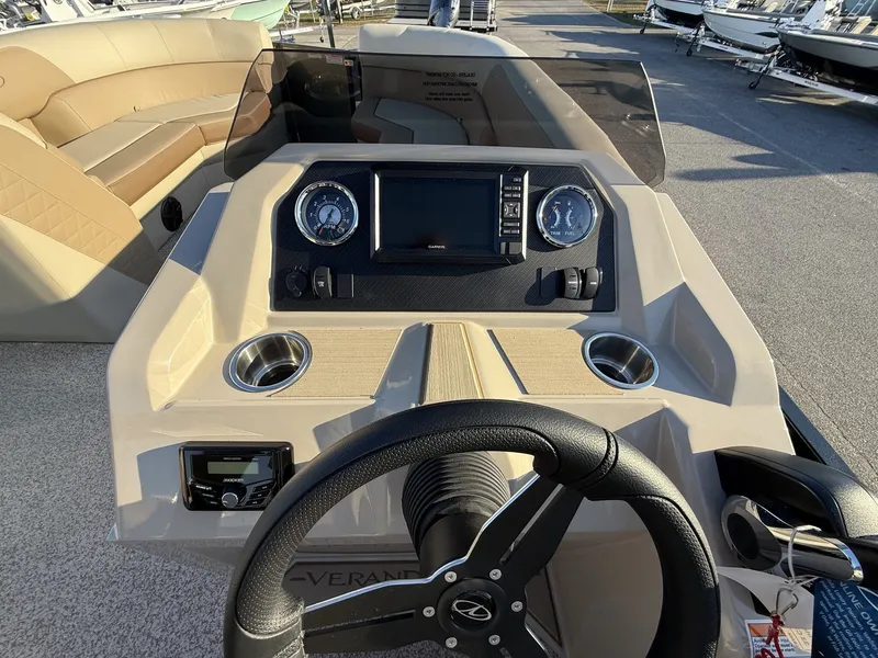 Slide: The Image of Veranda Vista View Series X22RC-TRITOON-150HP 2026 - 11