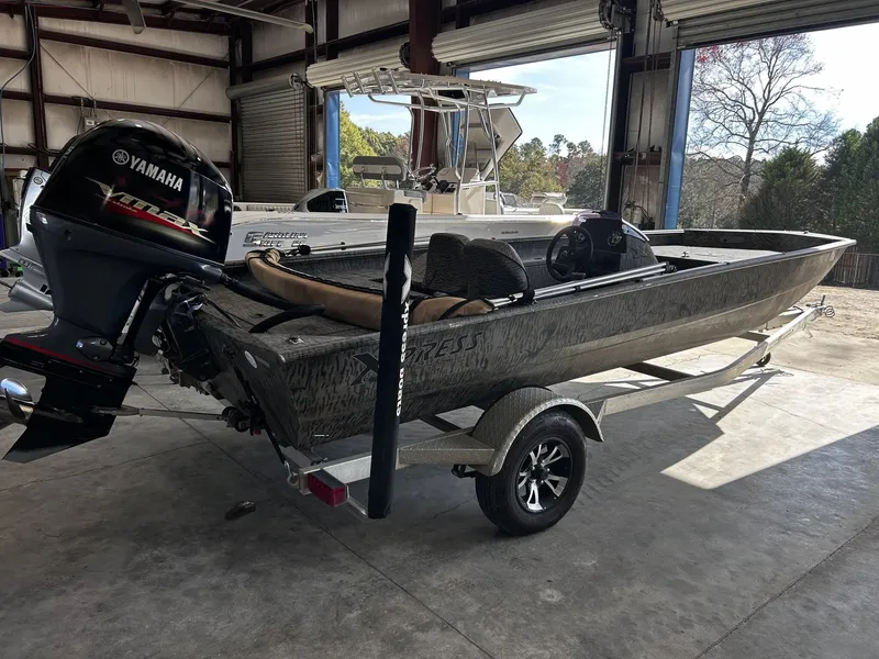 Slide: The Image of Xpress Xplorer Bass Series XP200 2020 - 8