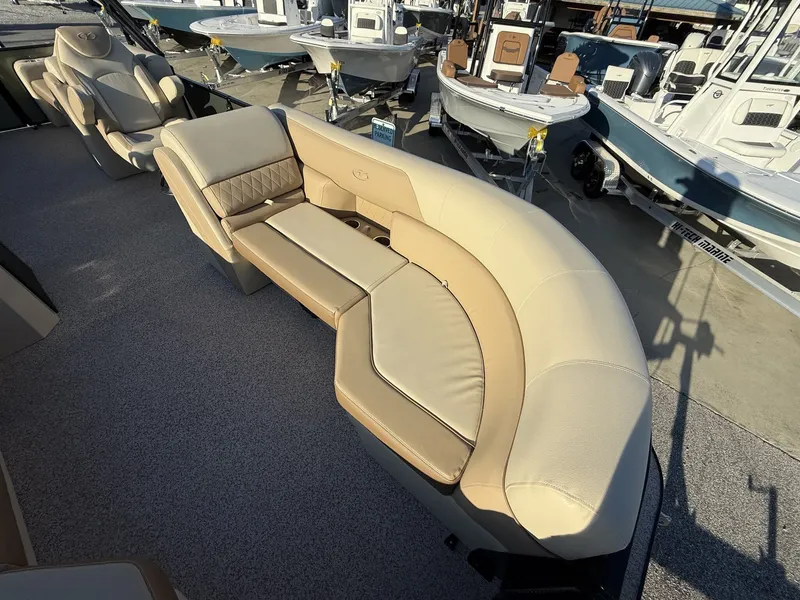 Slide: The Image of Veranda Vista View Series X22RC 2026 - 13