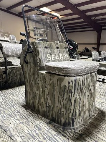 Slide: The Image of SeaArk Shadow 18T 2026 - 5