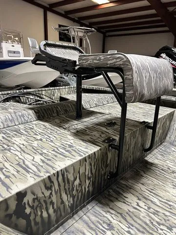 Slide: The Image of SeaArk Shadow 18T 2026 - 6