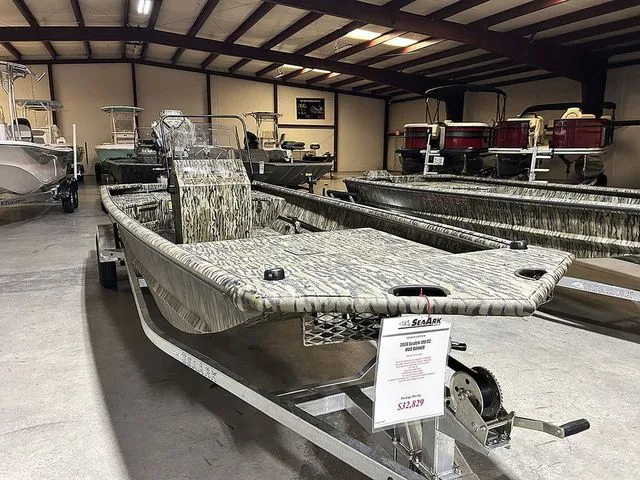 Slide: The Image of SeaArk Mud Runner 180 2026 - 2