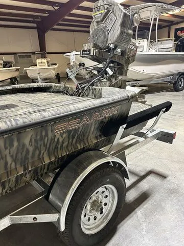 Slide: The Image of SeaArk Mud Runner 180 2026 - 3