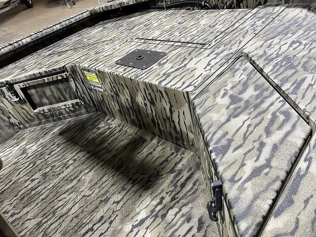 Slide: The Image of SeaArk Mud Runner 180 2026 - 5