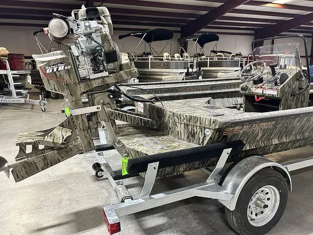 Slide: The Image of SeaArk Mud Runner 180 2026 - 9