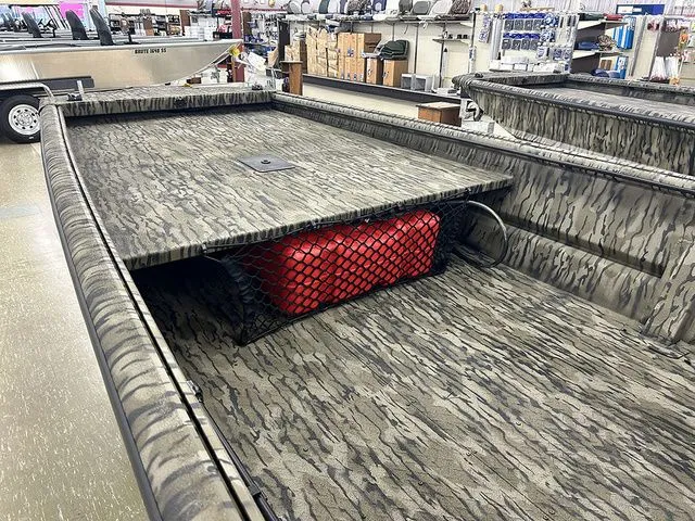 Slide: The Image of SeaArk Mud Runner 180 2026 - 10